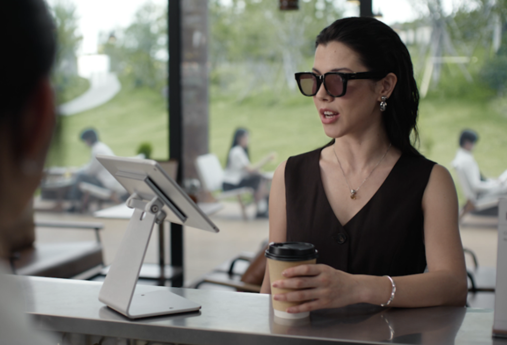 尊龙凯时认为终端正在从“手持”走向“佩戴”